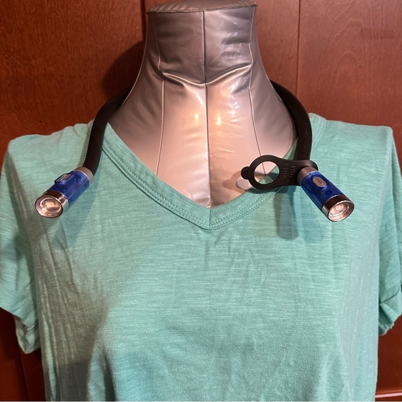 HUGlight original necklight wearable flashlight - Picture 11 of 16